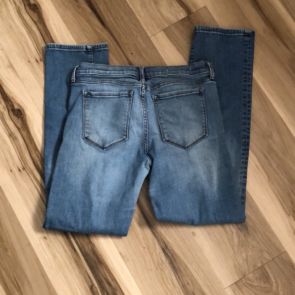 BANANA REPUBLIC STRAIGHT DISTRESSED Jeans Size 28. Pant length is 28” - Picture 2 of 6